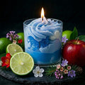 Handgefertigte Duftkerze mit Apfel, Limette und Feldblumen